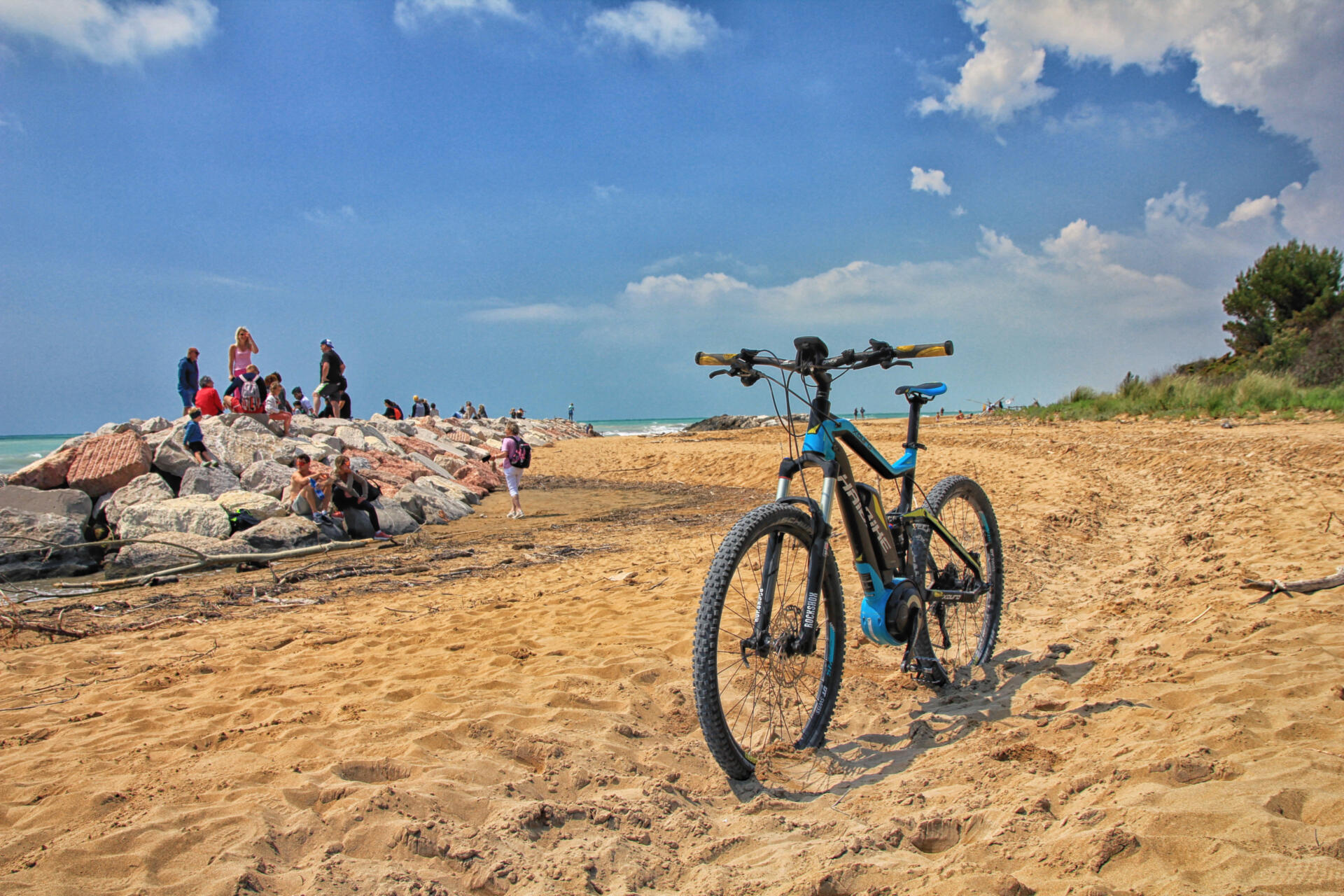 Eine wohltuende Kombination zwischen Aktivität und Entspannung. Lernen Sie eines der schönsten Gebiete der venezianischen Ebene bei geführten Radausflügen kennen und genießen Sie die bekannten Thermen von Abano.